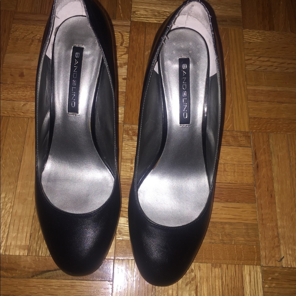 Black Bandolino round toe platform heels 8 1/2